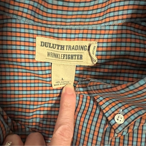 Duluth Trading Co Relaxed Fit Wrinkle Fighter Button Checkered Shirt - Picture 2 of 6